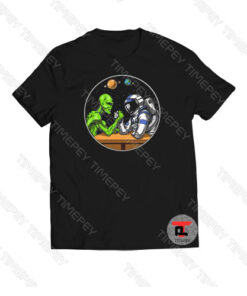 Space Alien Astronaut Arm Wrestling UFO Viral Fashion T Shirt